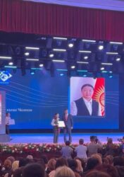 СЕКЕЛЕК КЕЗИНЕН ДОСКАГА ЖАЗЫП, “САБАК ӨТҮП” ЖҮРГӨН