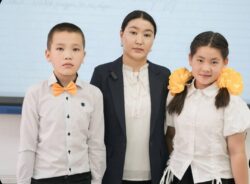 СЕКЕЛЕК КЕЗИНЕН ДОСКАГА ЖАЗЫП, “САБАК ӨТҮП” ЖҮРГӨН