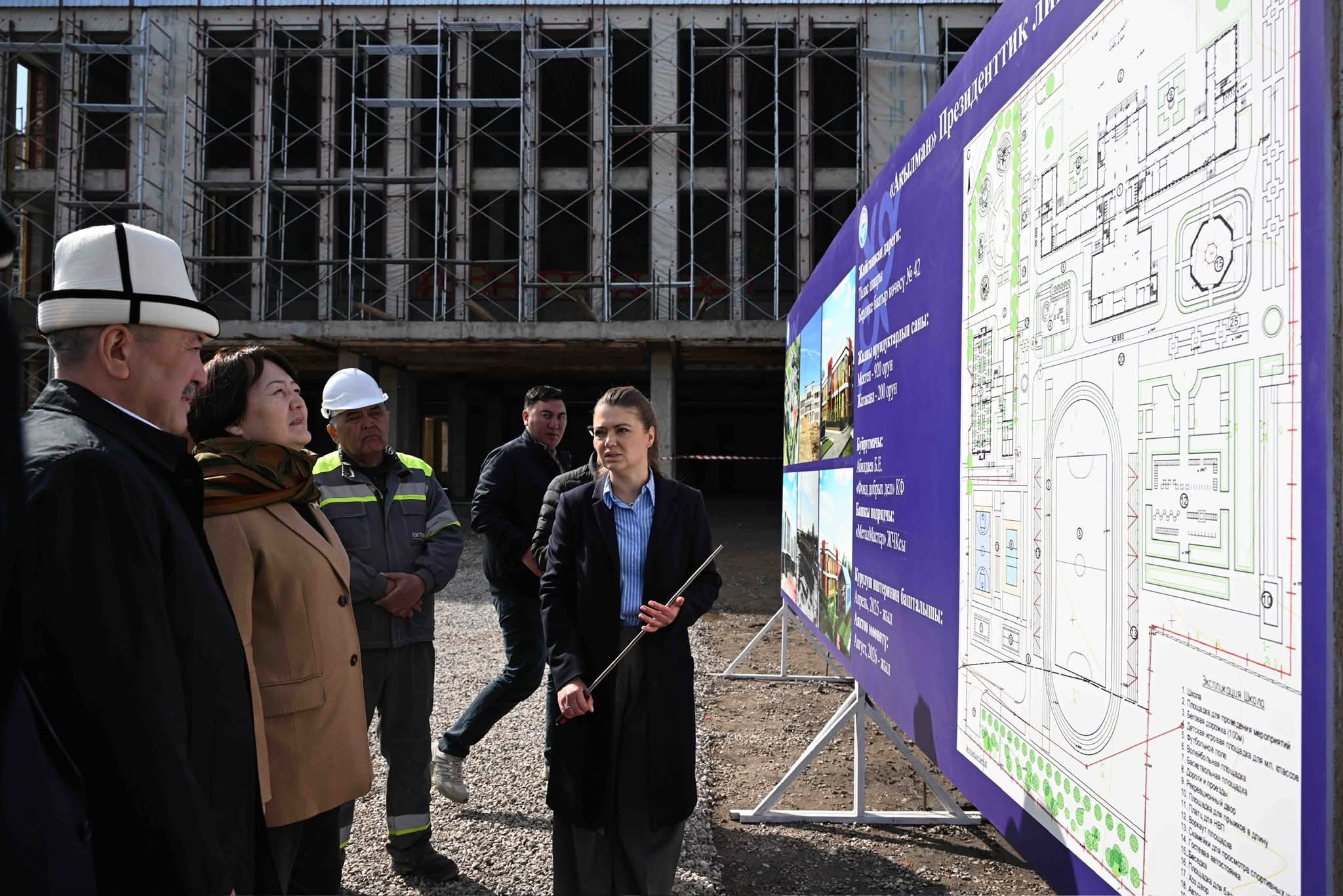 Адылбек Касымалиев Таластагы “Акылман” президенттик лицейинин курулушу менен таанышты