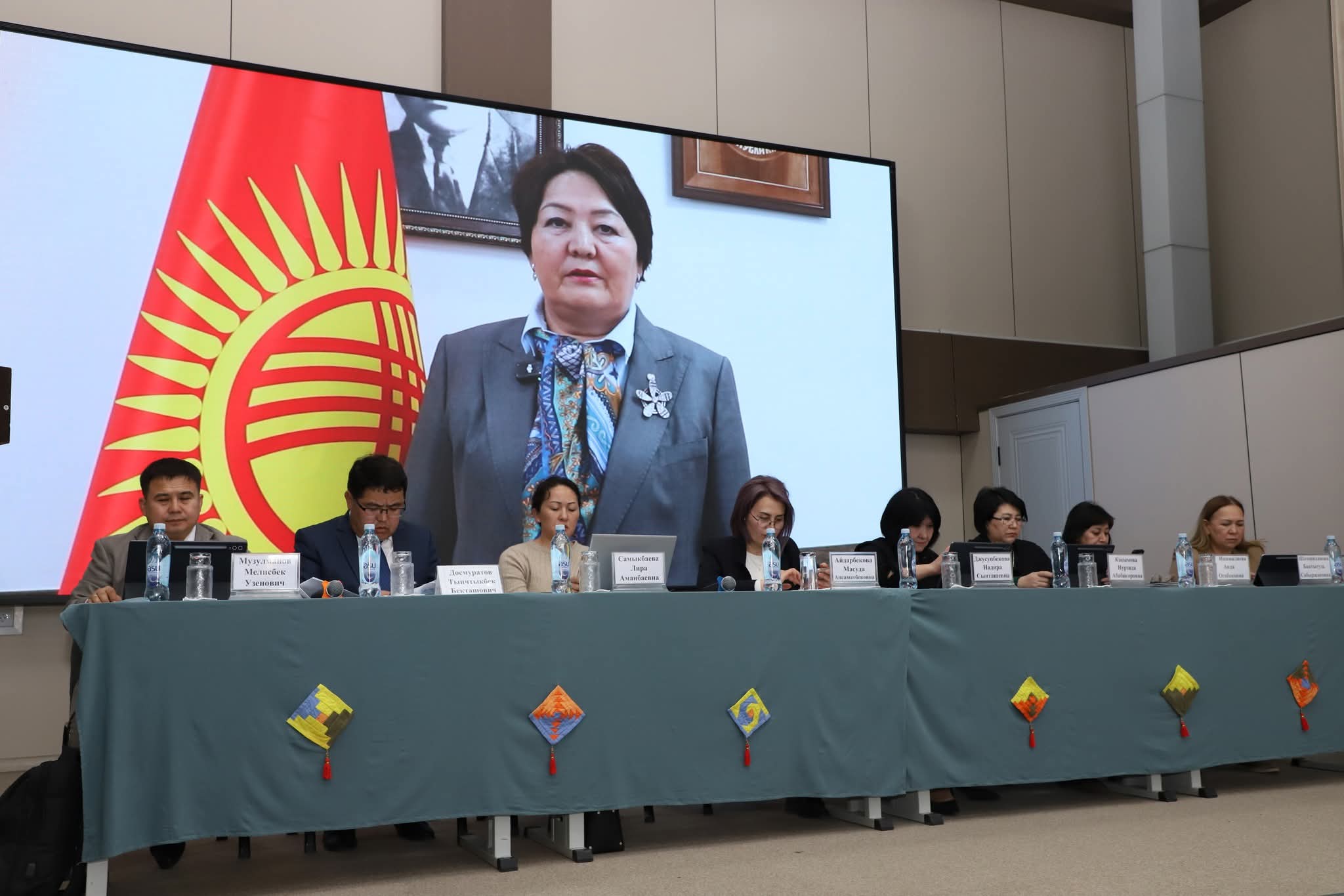 Ошто билим берүү тармагынын кызматкерлери менен жолугушуулар уланууда