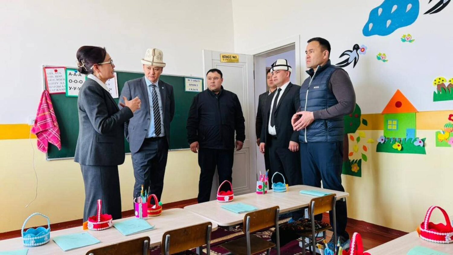 ДЕПУТАТ АЛИШЕР КОЗУЕВ АТАЙЫН БИЛИМ БЕРҮҮ МЕКЕМЕЛЕРИНИН АБАЛЫ МЕНЕН ТААНЫШТЫ