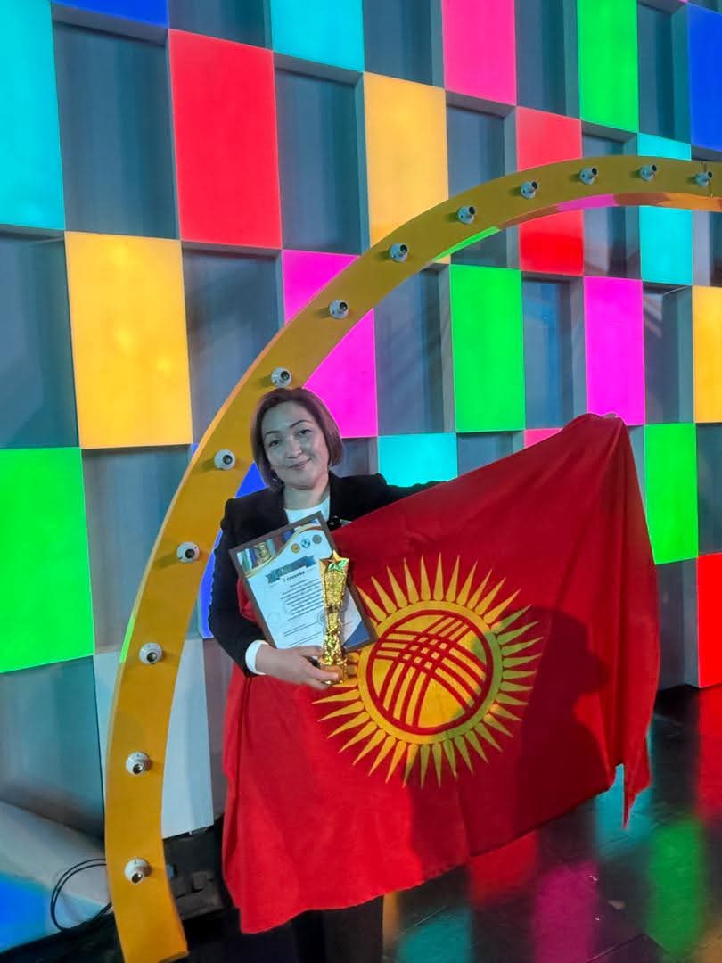 Кыргызстандык педагог «КМШдагы мыкты педагог» аталды
