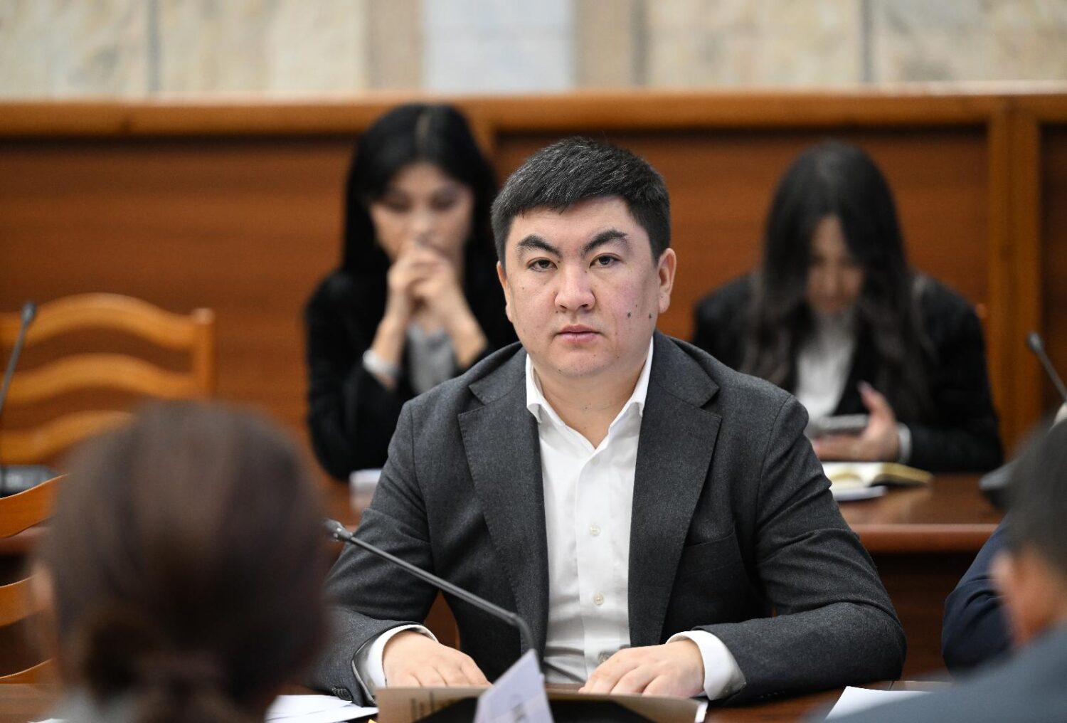 КОМИТЕТ «БААТЫР ЭНЕЛЕРДИН» БАЛДАРЫНА БИЛИМ БЕРҮҮДӨ ЖЕҢИЛДИК БЕРҮҮ ДЕМИЛГЕСИН КОЛДОДУ