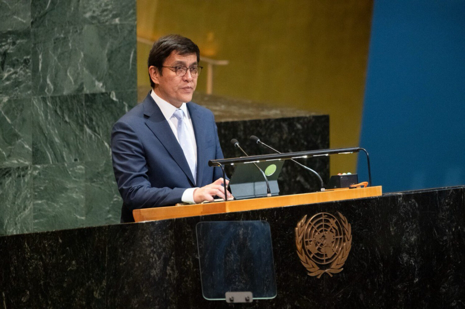 Эдил Байсалов: Бириккен Улуттар Уюмун аял киши жетектөөгө убакыт келди