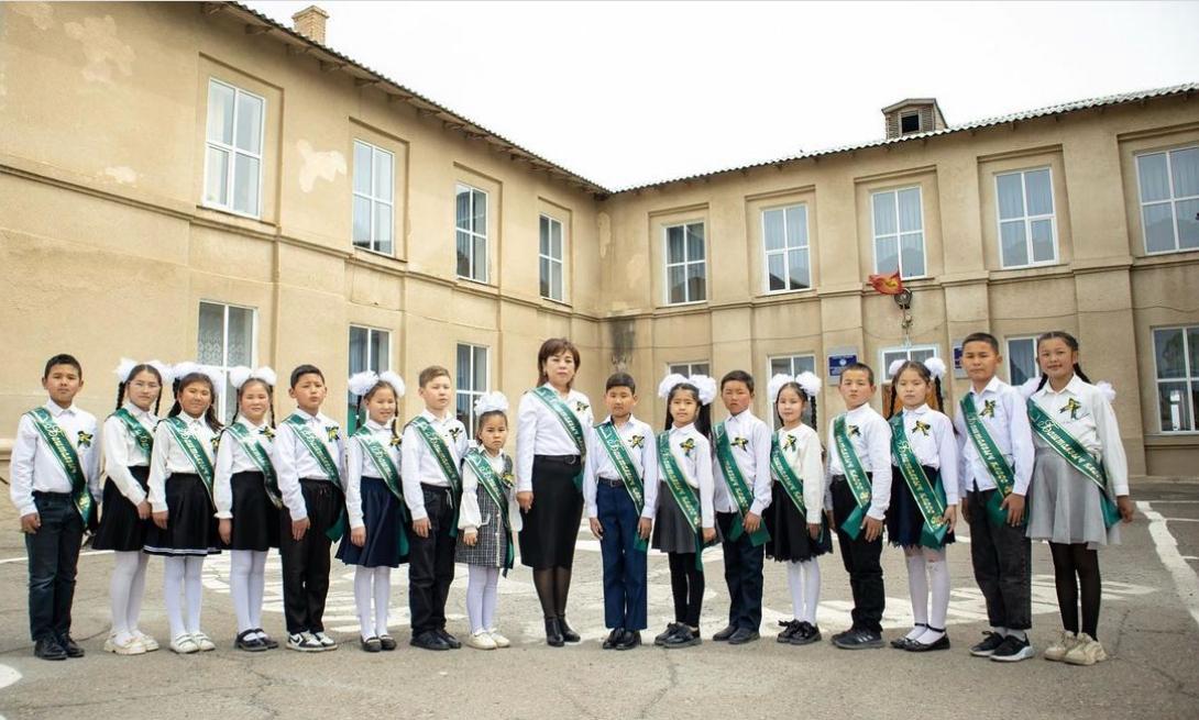 “Макал айтам, үйгө кайтам”: кыргыз макалдарын жанданткан мугалимдин демилгеси