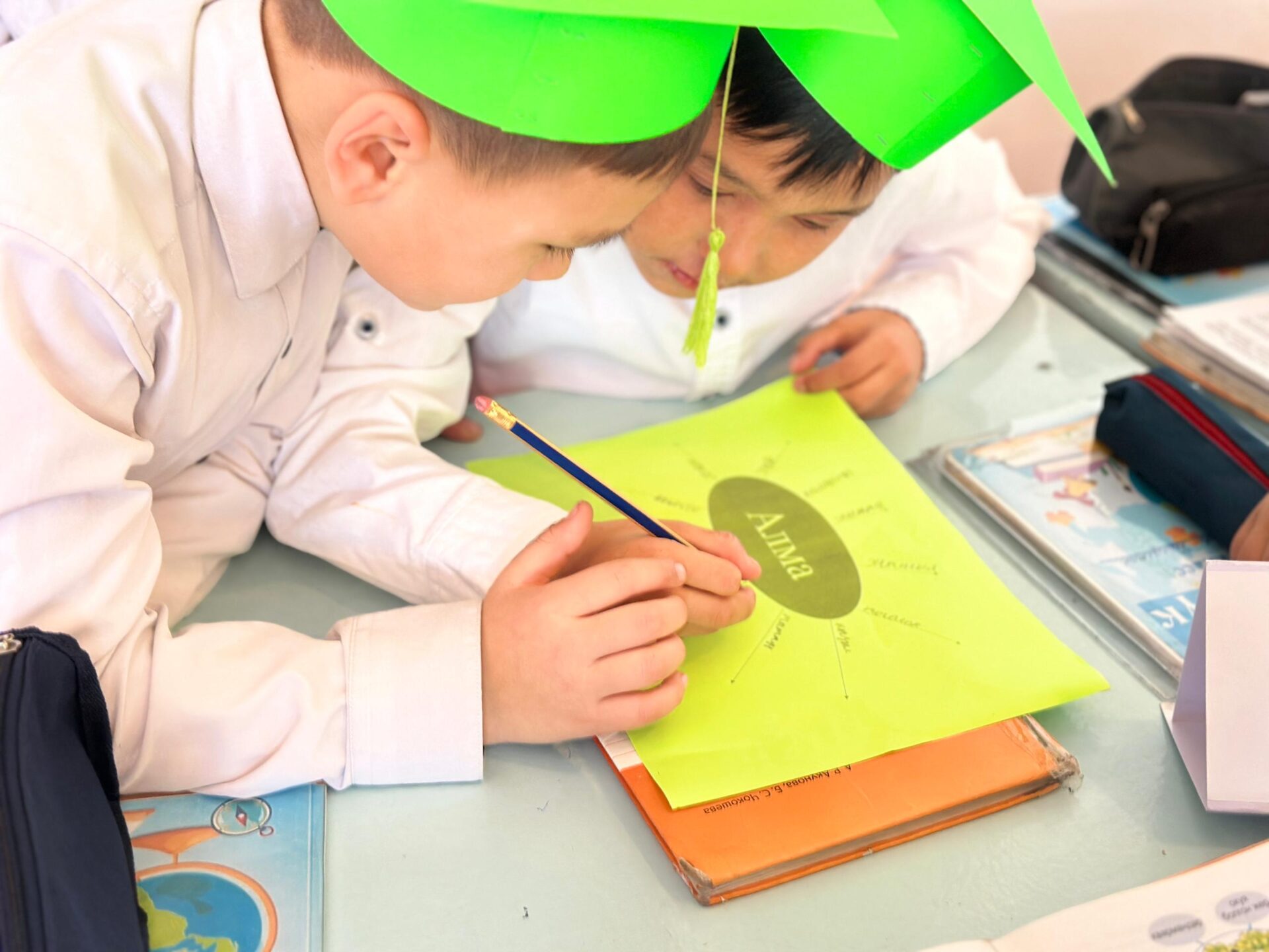 “Макал айтам, үйгө кайтам”: кыргыз макалдарын жанданткан мугалимдин демилгеси