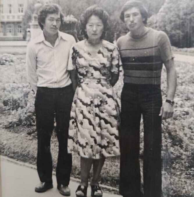 БИР КЕСИП БИРИКТИРГЕН ЭКИ ЖҮРӨК