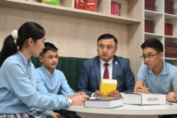 “АКЫЛМАН” – КЕЛЕЧЕКТИН ЛИДЕРЛЕРИН ДАЯРДАГАН ЛИЦЕЙ