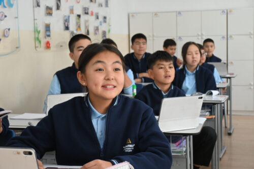 “АКЫЛМАН” – КЕЛЕЧЕКТИН ЛИДЕРЛЕРИН ДАЯРДАГАН ЛИЦЕЙ