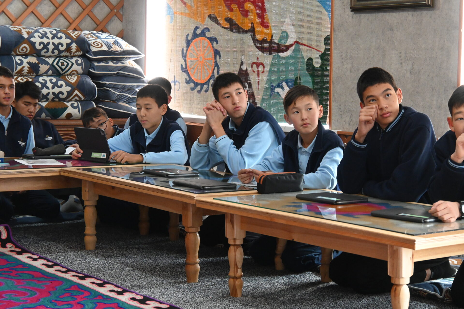 “АКЫЛМАН” – КЕЛЕЧЕКТИН ЛИДЕРЛЕРИН ДАЯРДАГАН ЛИЦЕЙ