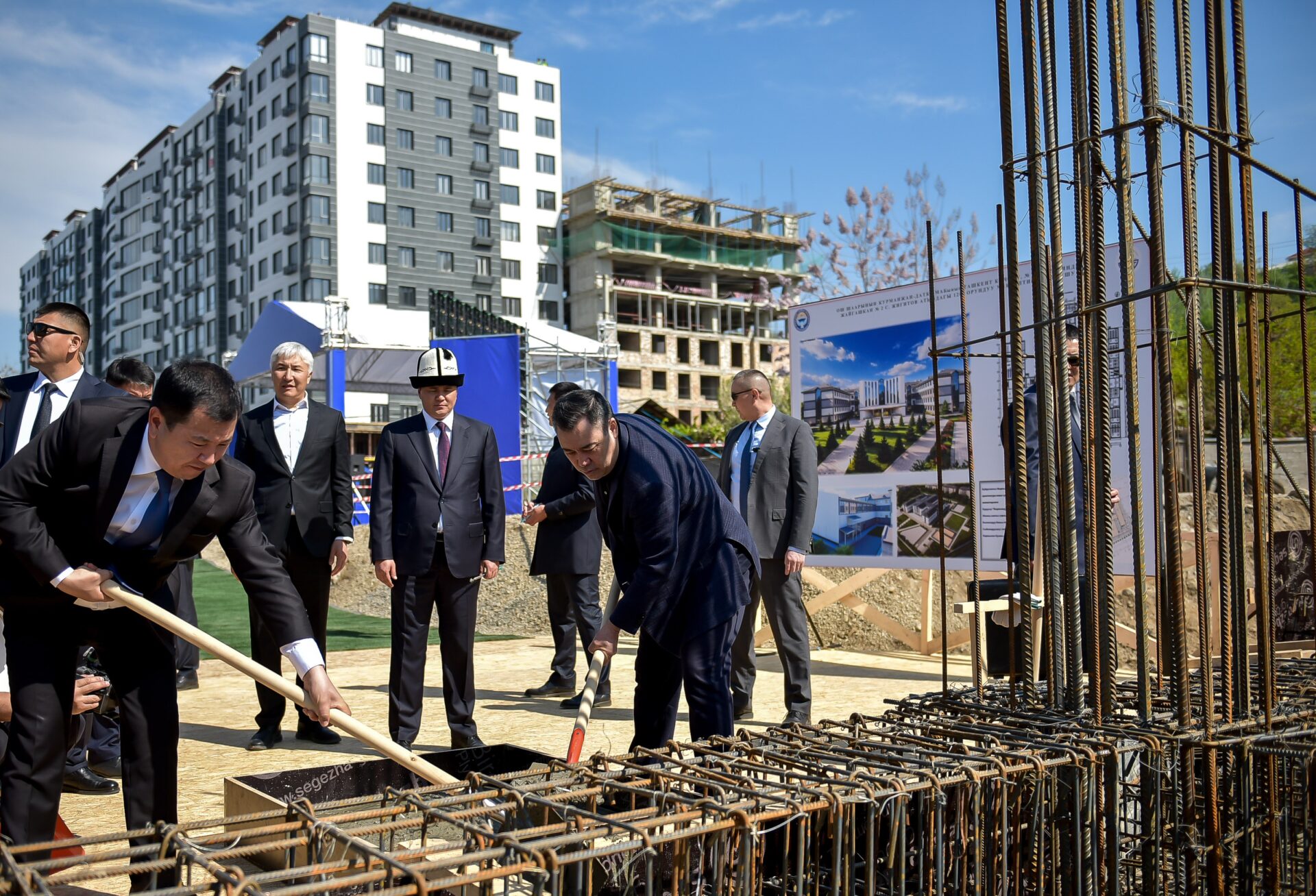 Президент Садыр Жапаров: Закладка фундаментов 10 школ — это большое событие не только для Оша, но и для всей страны
