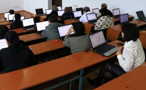 БИЛИМ БЕРҮҮ УЮМДАРЫНЫН ЖЕТЕКЧИЛЕРИН ТАНДООНУН ЖАҢЫ ТАРТИБИ БЕКИТИЛДИ