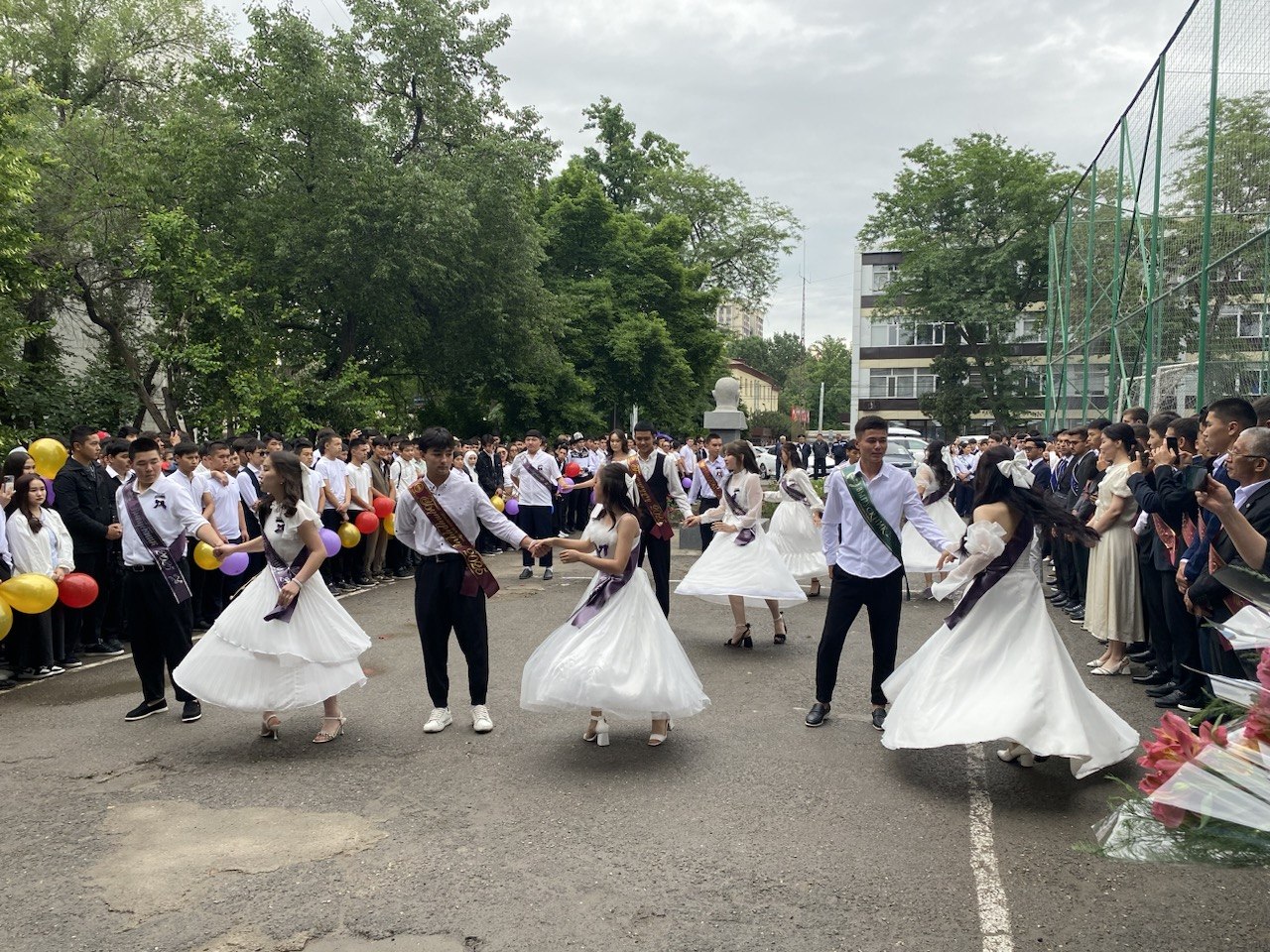 №3 КЕСИПТИК ЛИЦЕЙ  КЕЛЕЧЕККЕ КАДАМ УШУЛ ЖЕРДЕН БАШТАЛАТ!