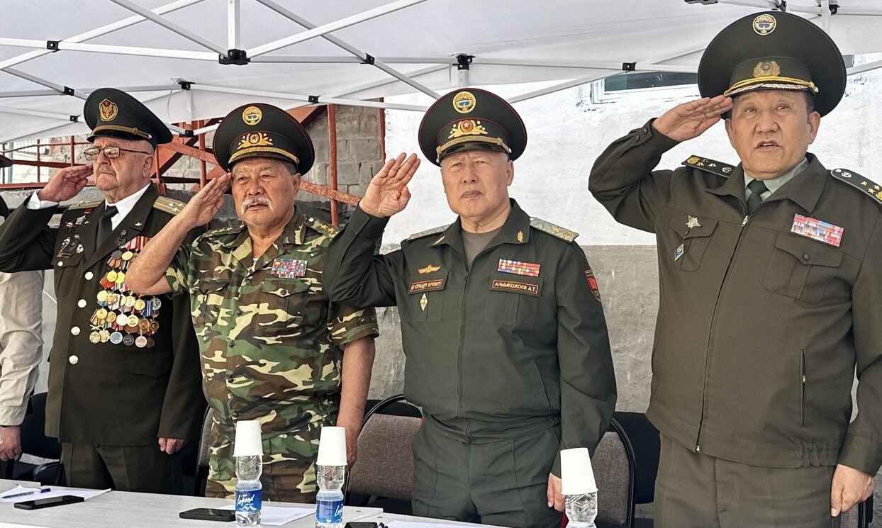 ЖЕҢИШКЕ АРНАЛГАН СЫНАК: ЛИЦЕЙ ОКУУЧУЛАРЫ КҮЧ СЫНАШТЫ