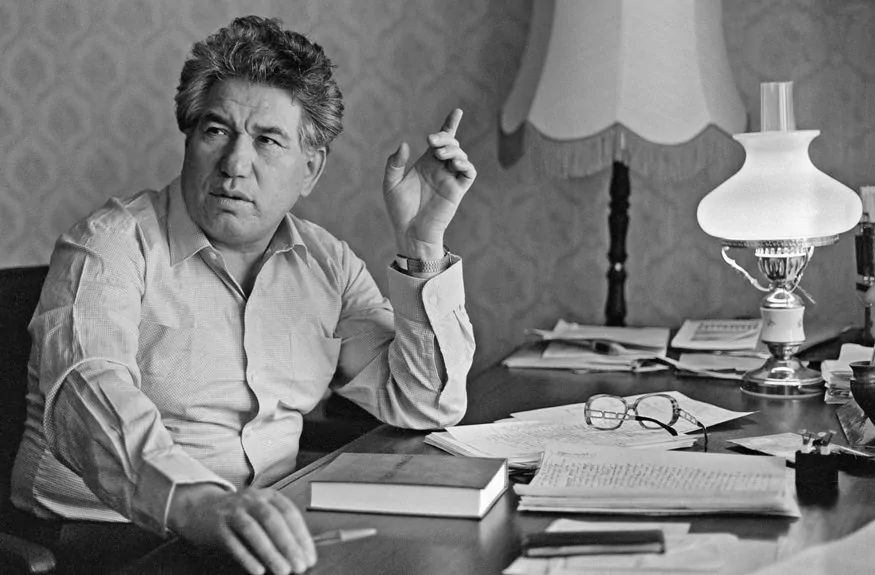 АЙТМАТОВДУН АКЫЛ МУРАСЫ  КЫЛЫМДАР ТОГОШКОН ЖЕРДЕ УЛАМ ТЕРЕҢДЕЙТ