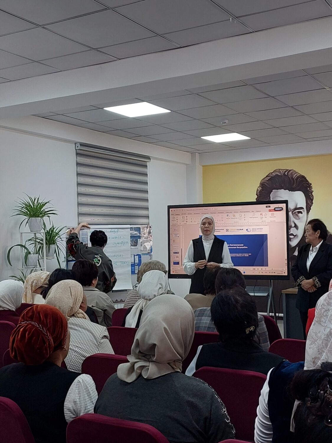 ЖАЛАЛ-АБАДДА ЖАҢЫ МУУНДАГЫ ОКУУ КИТЕПТЕРИ БОЮНЧА КӨЧМӨ СЕМИНАР ӨТТҮ