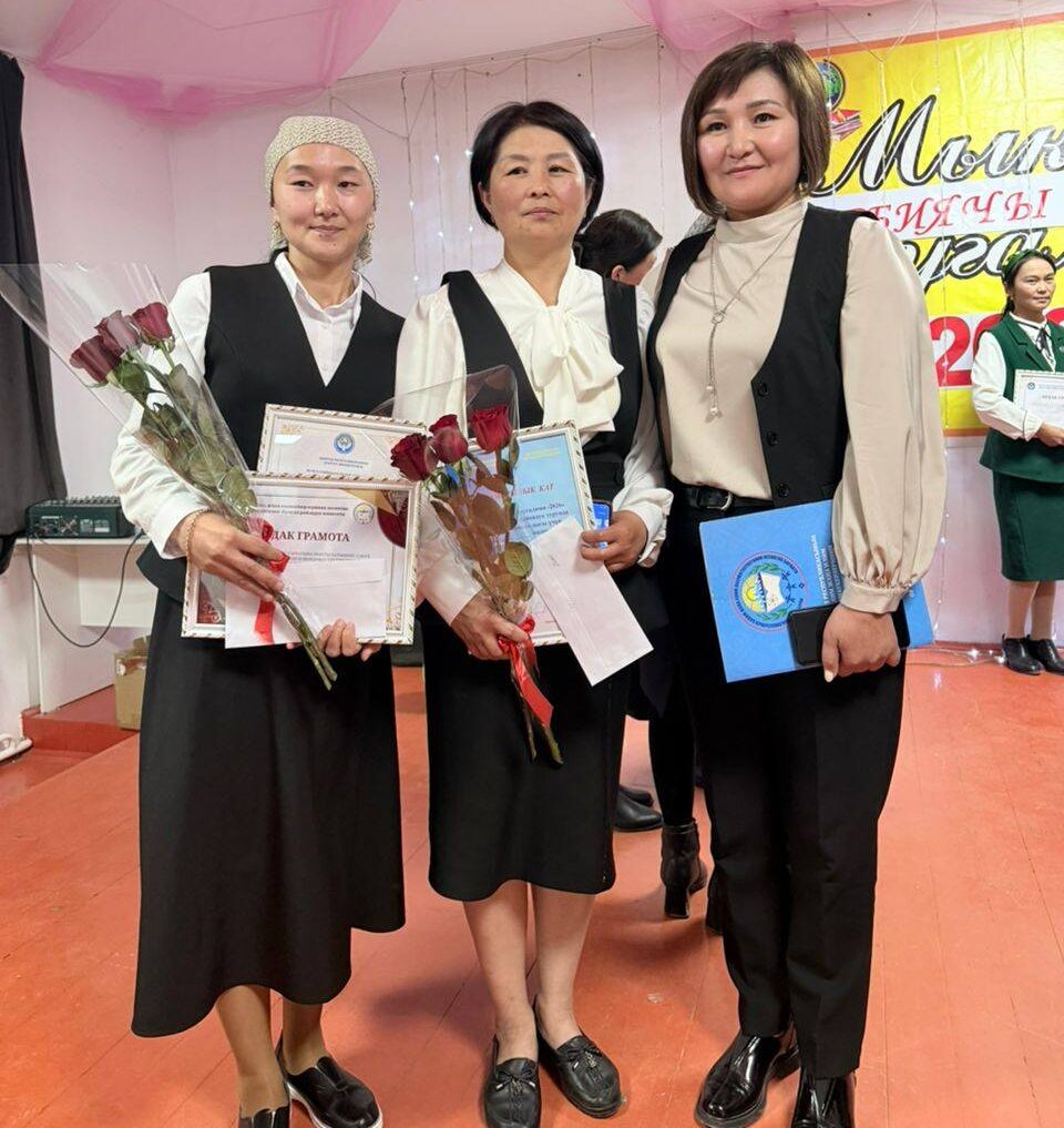 “ЖЫЛДЫН МЫКТЫ МУГАЛИМИ” СЫНАГЫНЫН РАЙОНДУК ТУРУ БАШТАЛДЫ