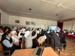 ЖАЛАЛ-АБАДДА ЖАҢЫ МУУНДАГЫ ОКУУ КИТЕПТЕРИ БОЮНЧА КӨЧМӨ СЕМИНАР ӨТТҮ