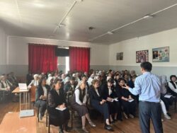 ЖАЛАЛ-АБАДДА ЖАҢЫ МУУНДАГЫ ОКУУ КИТЕПТЕРИ БОЮНЧА КӨЧМӨ СЕМИНАР ӨТТҮ