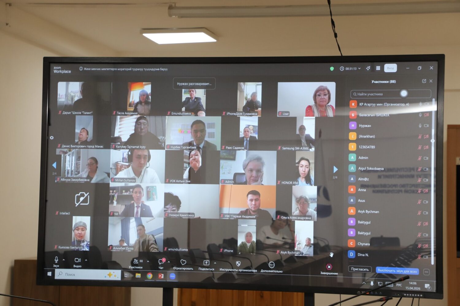 ЖЕКЕ МЕНЧИК МЕКТЕПТЕРДИ ТЕКШЕРҮҮГӨ МОРАТОРИЙ: ЛИЦЕНЗИЯ ТАЛАПТАРЫ КҮЧҮНДӨ КАЛАТ