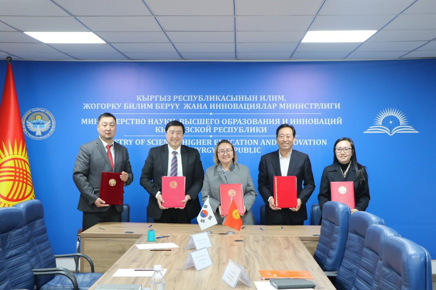 КЫРГЫЗ РЕСПУБЛИКАСЫНЫН ИЛИМ, ЖОГОРКУ БИЛИМ БЕРҮҮ ЖАНА ИННОВАЦИЯЛАР МИНИСТРЛИГИНДЕ КОРЕЯЛЫК ДЕЛЕГАЦИЯ МЕНЕН КЫЗМАТТАШТЫК МАСЕЛЕЛЕРИ ТАЛКУУЛАНДЫ