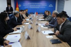 КЫРГЫЗ РЕСПУБЛИКАСЫНЫН ИЛИМ, ЖОГОРКУ БИЛИМ БЕРҮҮ ЖАНА ИННОВАЦИЯЛАР МИНИСТРЛИГИНДЕ КОРЕЯЛЫК ДЕЛЕГАЦИЯ МЕНЕН КЫЗМАТТАШТЫК МАСЕЛЕЛЕРИ ТАЛКУУЛАНДЫ