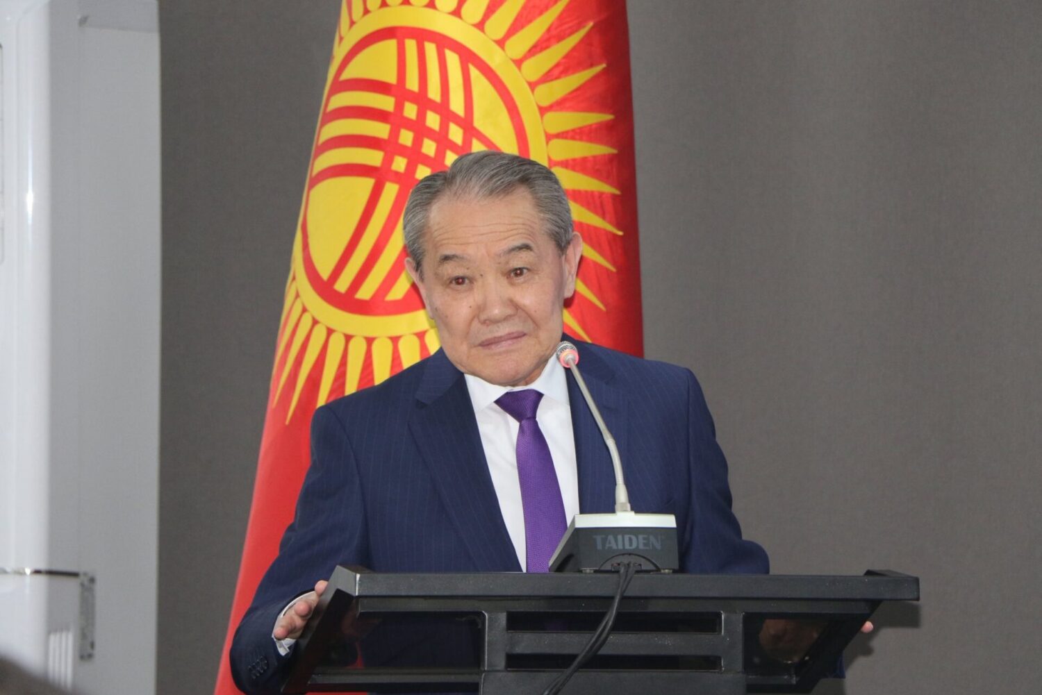 БИШКЕКТЕ ЖОГОРКУ ОКУУ ЖАЙЛАР ҮЧҮН МАМЛЕКЕТТИК ТИЛДЕГИ ОКУУ КИТЕПТЕРИНИН БЕТ АЧАРЫ ӨТТҮ