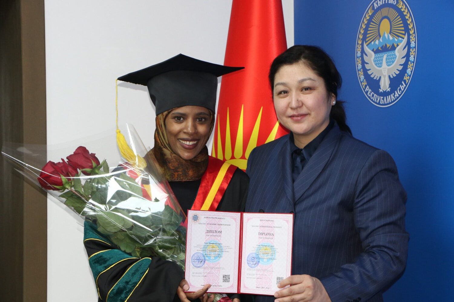 КЫРГЫЗСТАНДА АЛГАЧКЫ ЖОЛУ МАМЛЕКЕТТИК ҮЛГҮДӨГҮ PHD ДИПЛОМДОРУ ТАПШЫРЫЛДЫ