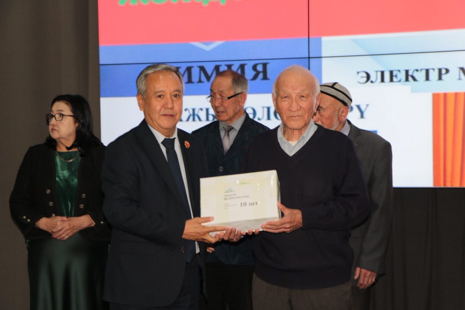 БИШКЕКТЕ ЖОГОРКУ ОКУУ ЖАЙЛАР ҮЧҮН МАМЛЕКЕТТИК ТИЛДЕГИ ОКУУ КИТЕПТЕРИНИН БЕТ АЧАРЫ ӨТТҮ