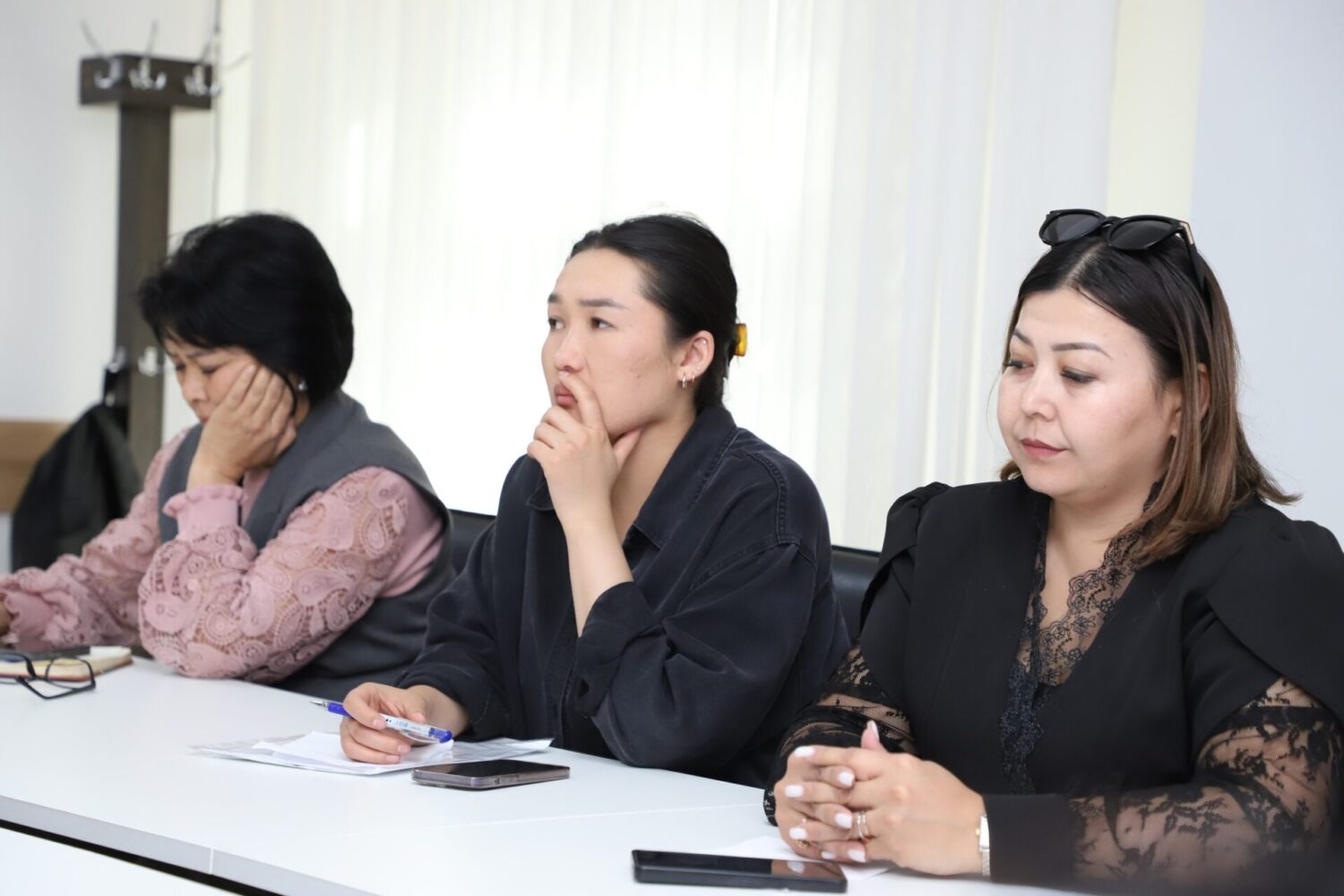 МИНИСТРЛИКТЕ ИНКЛЮЗИВДҮҮ БИЛИМ БЕРҮҮНҮ ӨНҮКТҮРҮҮ МАСЕЛЕЛЕРИ ТАЛКУУЛАНДЫ