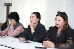 МИНИСТРЛИКТЕ ИНКЛЮЗИВДҮҮ БИЛИМ БЕРҮҮНҮ ӨНҮКТҮРҮҮ МАСЕЛЕЛЕРИ ТАЛКУУЛАНДЫ