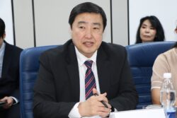 КЫРГЫЗ РЕСПУБЛИКАСЫНЫН ИЛИМ, ЖОГОРКУ БИЛИМ БЕРҮҮ ЖАНА ИННОВАЦИЯЛАР МИНИСТРЛИГИНДЕ КОРЕЯЛЫК ДЕЛЕГАЦИЯ МЕНЕН КЫЗМАТТАШТЫК МАСЕЛЕЛЕРИ ТАЛКУУЛАНДЫ