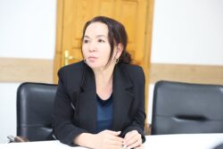 МИНИСТРЛИКТЕ ИНКЛЮЗИВДҮҮ БИЛИМ БЕРҮҮНҮ ӨНҮКТҮРҮҮ МАСЕЛЕЛЕРИ ТАЛКУУЛАНДЫ