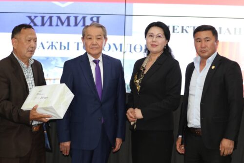 БИШКЕКТЕ ЖОГОРКУ ОКУУ ЖАЙЛАР ҮЧҮН МАМЛЕКЕТТИК ТИЛДЕГИ ОКУУ КИТЕПТЕРИНИН БЕТ АЧАРЫ ӨТТҮ