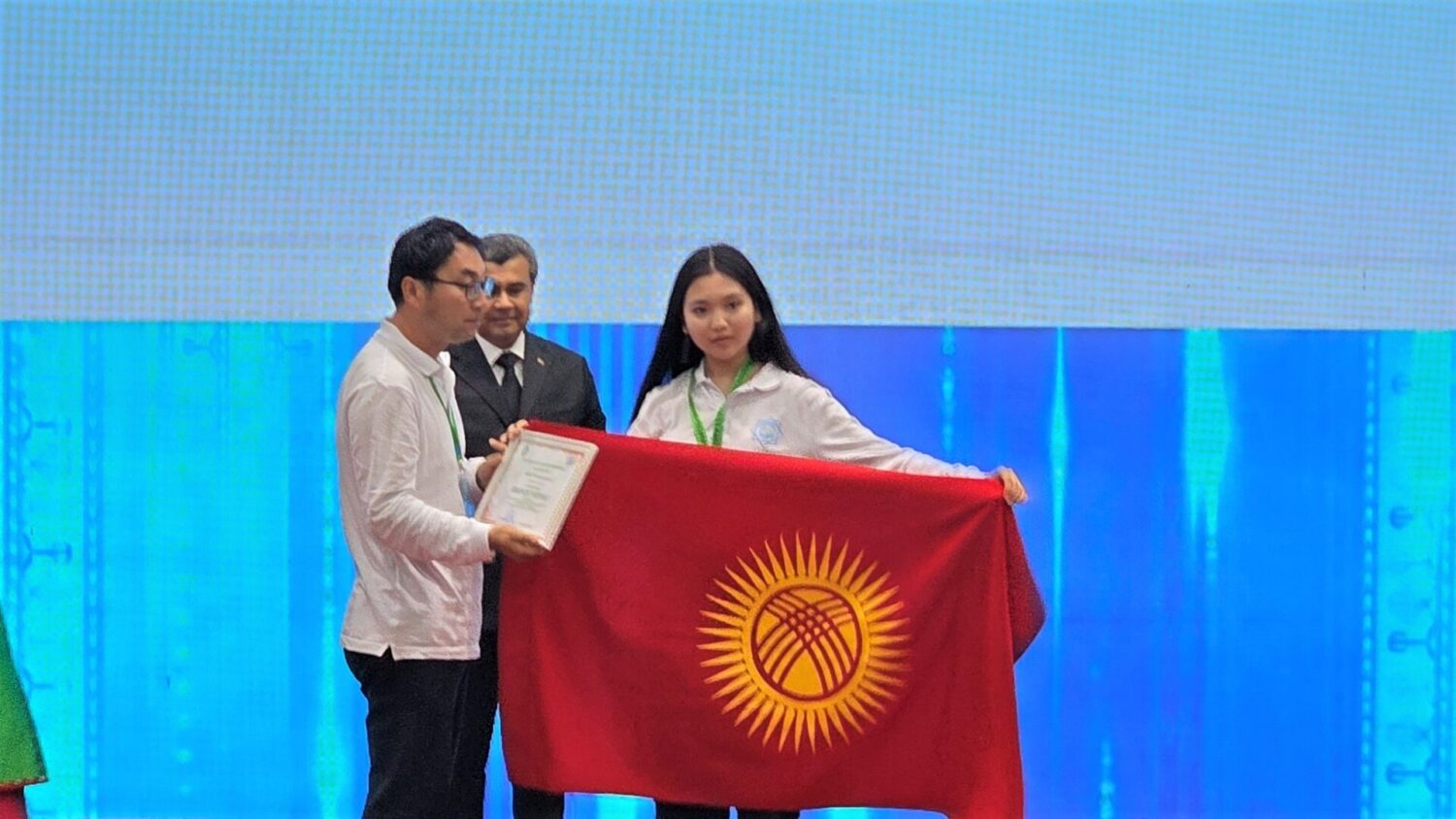 КЫРГЫЗСТАНДЫН ОКУУЧУЛАРЫ ЭЛ АРАЛЫК МАТЕМАТИКА ОЛИМПИАДАСЫНАН 6 МЕДАЛЬ ЖЕҢИП КЕЛИШТИ