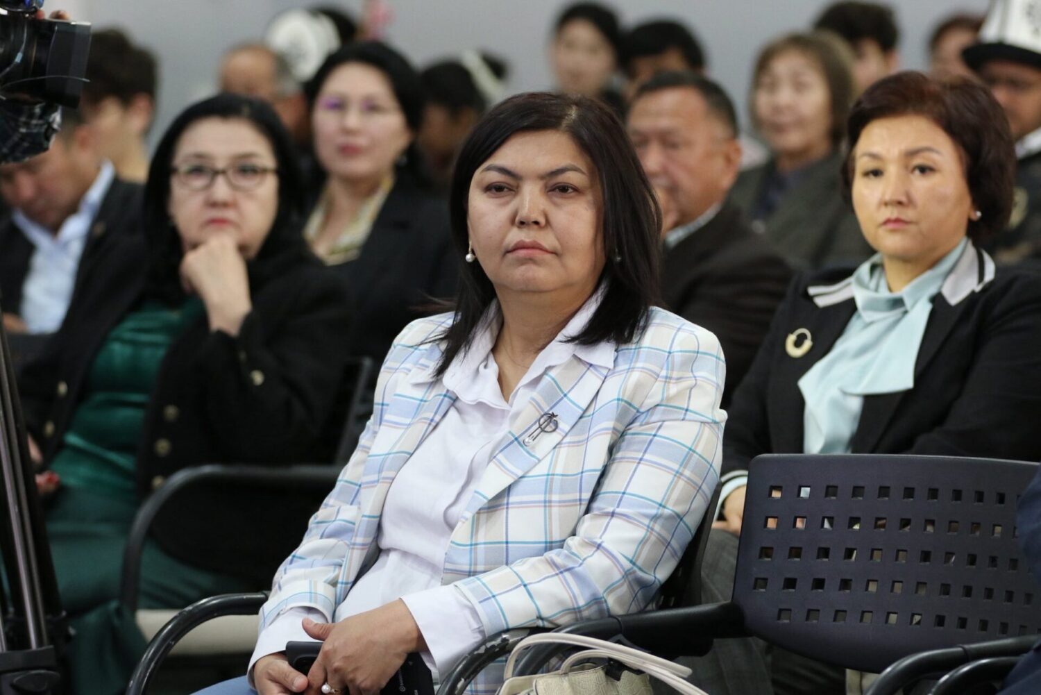 БИШКЕКТЕ ЖОГОРКУ ОКУУ ЖАЙЛАР ҮЧҮН МАМЛЕКЕТТИК ТИЛДЕГИ ОКУУ КИТЕПТЕРИНИН БЕТ АЧАРЫ ӨТТҮ