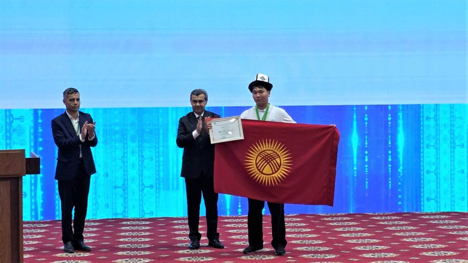 КЫРГЫЗСТАНДЫН ОКУУЧУЛАРЫ ЭЛ АРАЛЫК МАТЕМАТИКА ОЛИМПИАДАСЫНАН 6 МЕДАЛЬ ЖЕҢИП КЕЛИШТИ