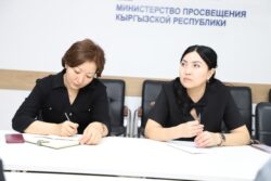 МИНИСТРЛИКТЕ ИНКЛЮЗИВДҮҮ БИЛИМ БЕРҮҮНҮ ӨНҮКТҮРҮҮ МАСЕЛЕЛЕРИ ТАЛКУУЛАНДЫ