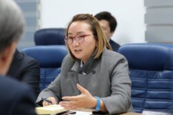 КЫРГЫЗ РЕСПУБЛИКАСЫНЫН ИЛИМ, ЖОГОРКУ БИЛИМ БЕРҮҮ ЖАНА ИННОВАЦИЯЛАР МИНИСТРЛИГИНДЕ КОРЕЯЛЫК ДЕЛЕГАЦИЯ МЕНЕН КЫЗМАТТАШТЫК МАСЕЛЕЛЕРИ ТАЛКУУЛАНДЫ