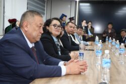 КЫРГЫЗСТАНДА АЛГАЧКЫ ЖОЛУ МАМЛЕКЕТТИК ҮЛГҮДӨГҮ PHD ДИПЛОМДОРУ ТАПШЫРЫЛДЫ