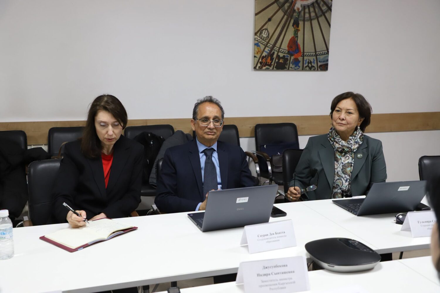 АГАРТУУ МИНИСТРЛИГИ МЕНЕН ДҮЙНӨЛҮК БАНК БИЛИМ БЕРҮҮ ТАРМАГЫНДАГЫ НЕГИЗГИ ДОЛБООРЛОРДУ ТАЛКУУЛАДЫ