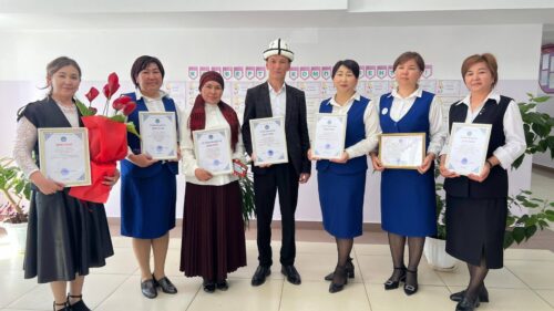 “ЖЫЛДЫН МЫКТЫ МУГАЛИМИ” СЫНАГЫНЫН РАЙОНДУК ТУРУ БАШТАЛДЫ