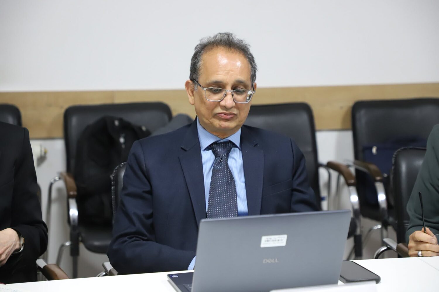 АГАРТУУ МИНИСТРЛИГИ МЕНЕН ДҮЙНӨЛҮК БАНК БИЛИМ БЕРҮҮ ТАРМАГЫНДАГЫ НЕГИЗГИ ДОЛБООРЛОРДУ ТАЛКУУЛАДЫ