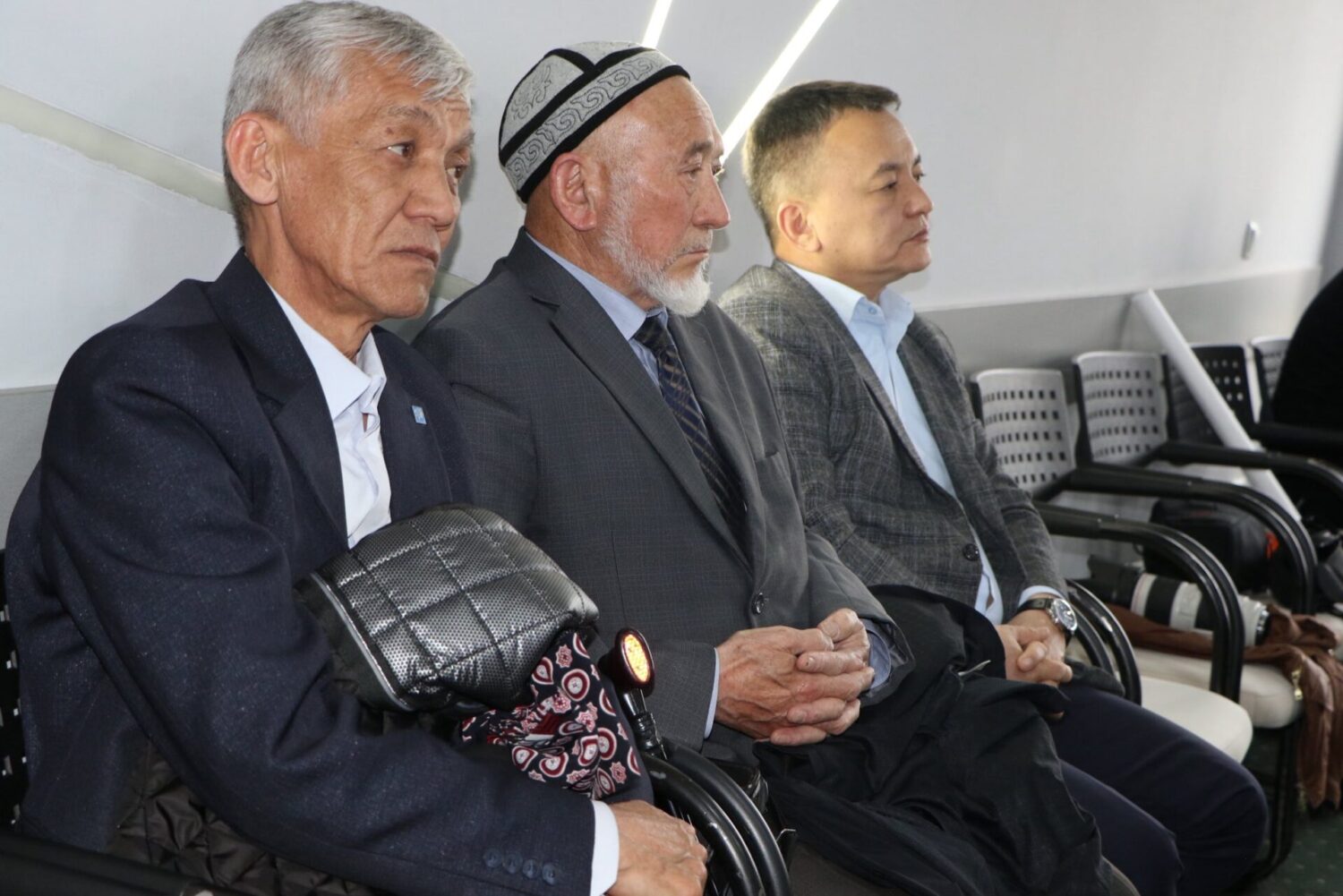 БИШКЕКТЕ ЖОГОРКУ ОКУУ ЖАЙЛАР ҮЧҮН МАМЛЕКЕТТИК ТИЛДЕГИ ОКУУ КИТЕПТЕРИНИН БЕТ АЧАРЫ ӨТТҮ