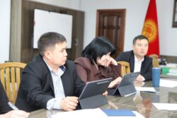 АГАРТУУ МИНИСТРИ: ПЕДАГОГДОРГО СЫЙЛЫК ЫЙГАРУУ СИСТЕМАСЫ ТОЛУГУ МЕНЕН САНАРИПТЕШТИРИЛДИ