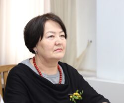 АГАРТУУ МИНИСТРИ: ПЕДАГОГДОРГО СЫЙЛЫК ЫЙГАРУУ СИСТЕМАСЫ ТОЛУГУ МЕНЕН САНАРИПТЕШТИРИЛДИ