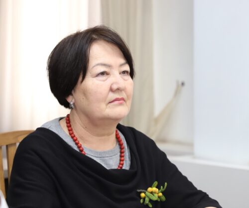 АГАРТУУ МИНИСТРИ: ПЕДАГОГДОРГО СЫЙЛЫК ЫЙГАРУУ СИСТЕМАСЫ ТОЛУГУ МЕНЕН САНАРИПТЕШТИРИЛДИ