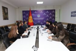 АГАРТУУ МИНИСТРЛИГИ МЕНЕН ДҮЙНӨЛҮК БАНК БИЛИМ БЕРҮҮ ТАРМАГЫНДАГЫ НЕГИЗГИ ДОЛБООРЛОРДУ ТАЛКУУЛАДЫ