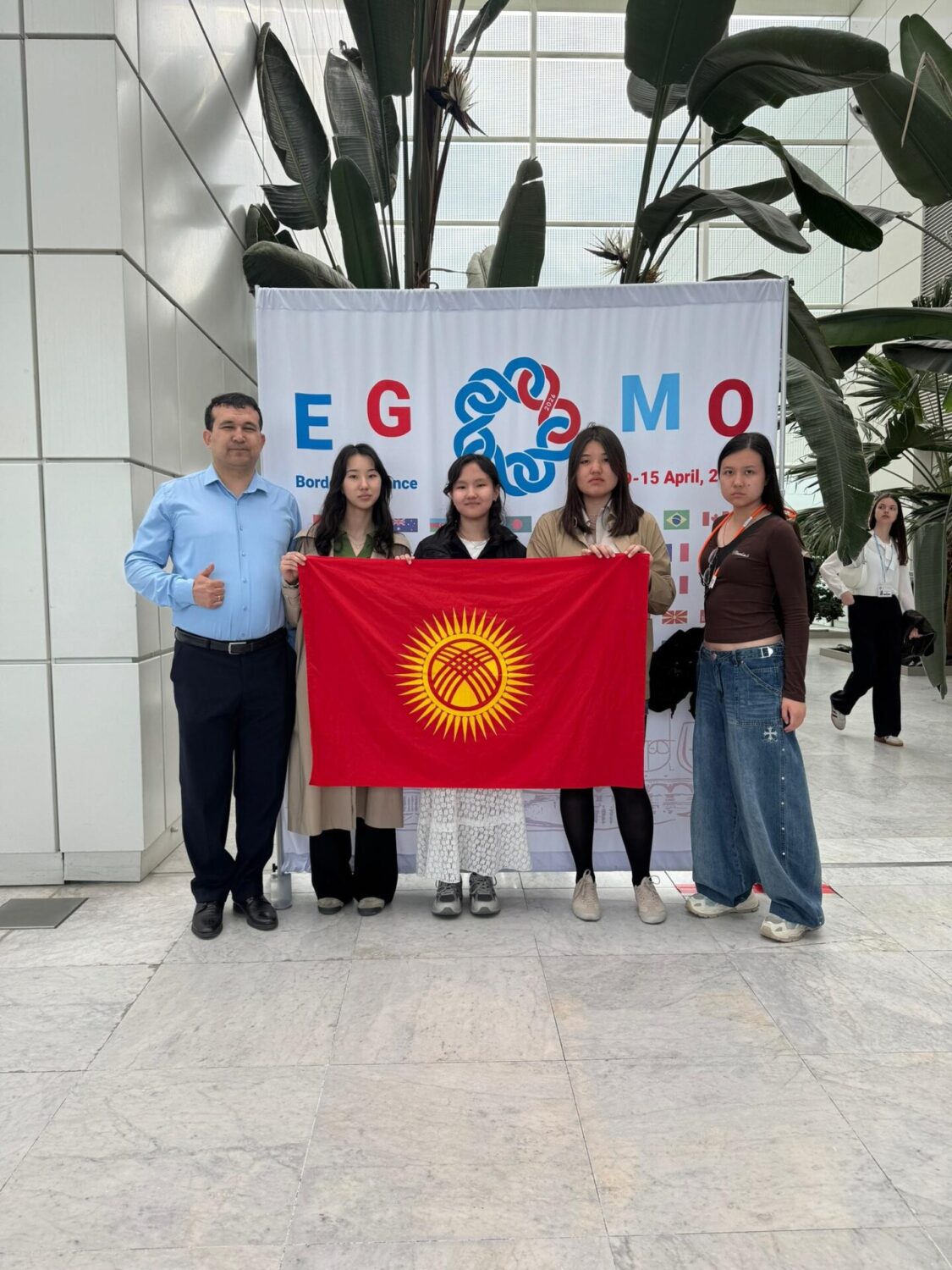 КЫРГЫЗСТАНДЫК ОКУУЧУ КЫЗ EGMO ОЛИМПИАДАСЫНДА КОЛО МЕДАЛЬ ЖЕҢИП АЛДЫ