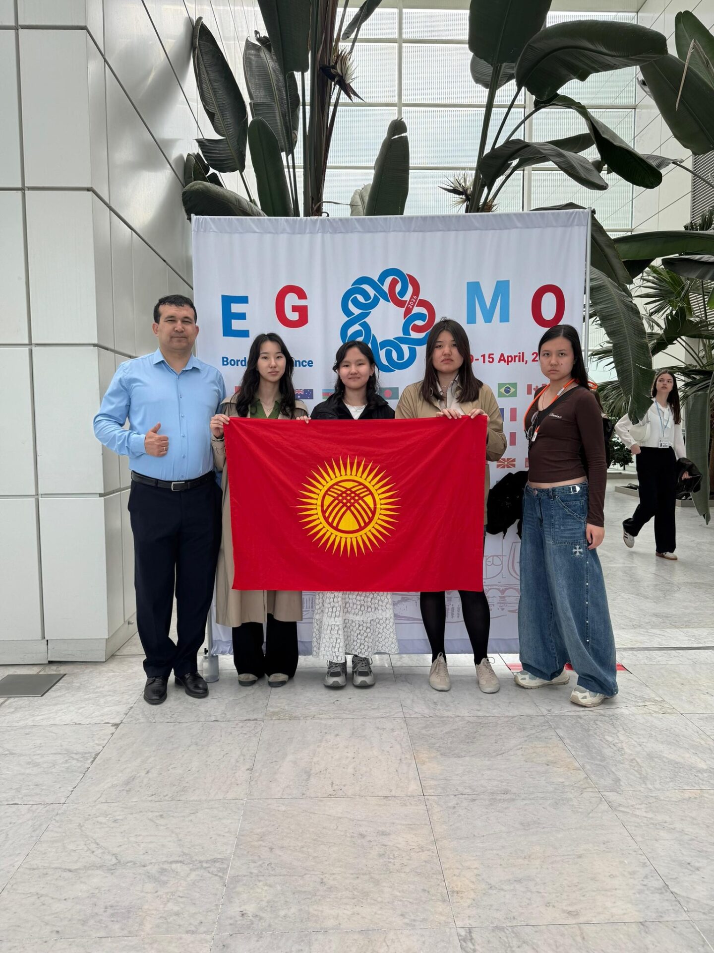 КЫРГЫЗСТАНДЫК ОКУУЧУ КЫЗ EGMO ОЛИМПИАДАСЫНДА КОЛО МЕДАЛЬ ЖЕҢИП АЛДЫ